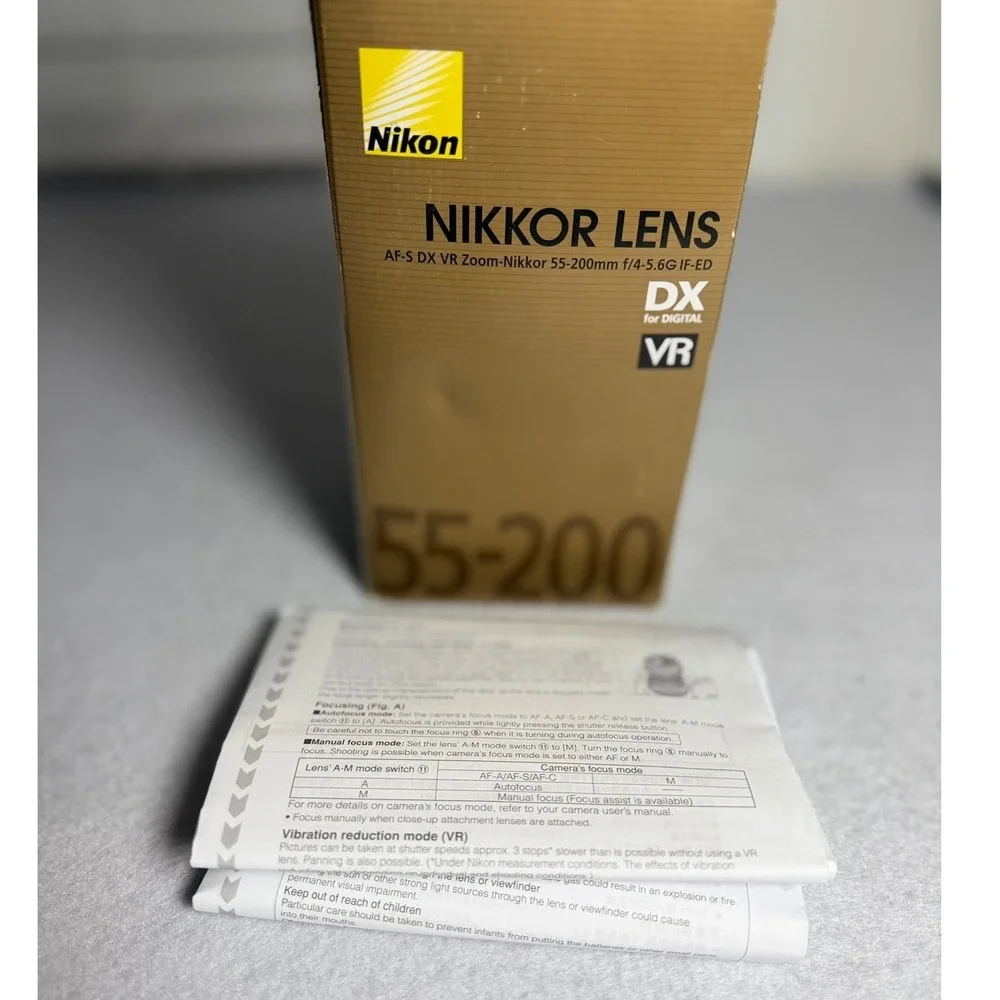 Nikon AF-S DX Nikkor 55-200mm f/4-5.6G ED VR Lens with Box and Pouch
